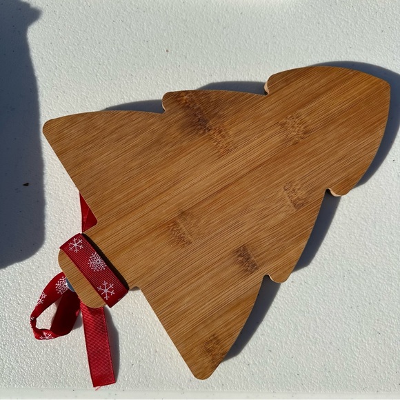 SOLD❗️ Christmas Tree Wooden Cutting Board with Cheese Knife - Picture 3 of 4